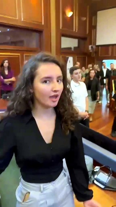 “Që dy vjet s’kemi qeveri”, nxënësja thotë se kjo fjali i kushtoi me përjashtim nga Kuvendi i të Rinjve