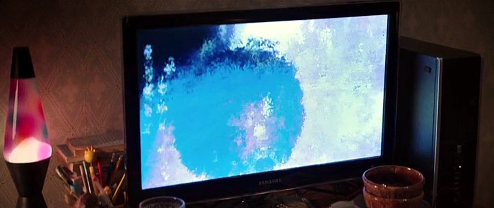 IL COLORE VENUTO DALLO SPAZIO     (Richard Stanley; Fanta-Horror; 2019)