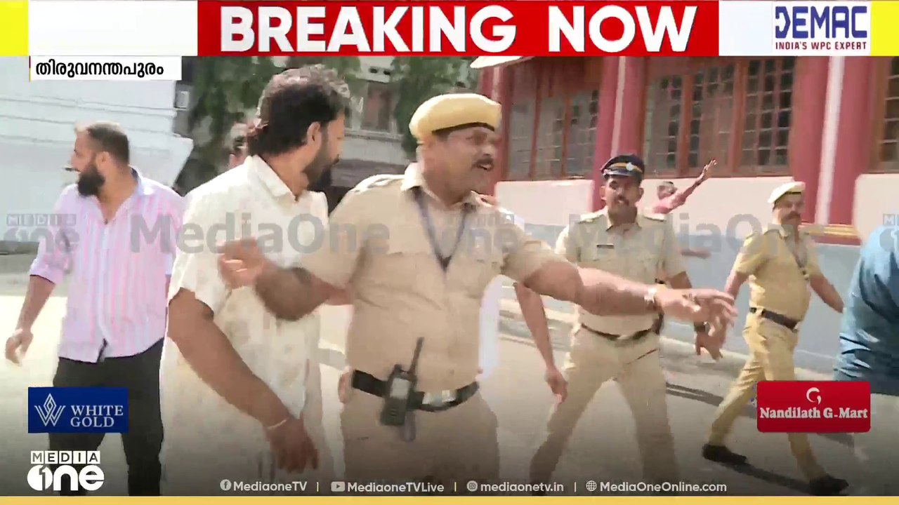 പട്ടത്തെ PSC ആസ്ഥാനത്തേക്ക് തള്ളിക്കയറി; പരീക്ഷ...