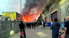 В юго-восточном Лондоне загорелся центр переработки отходов