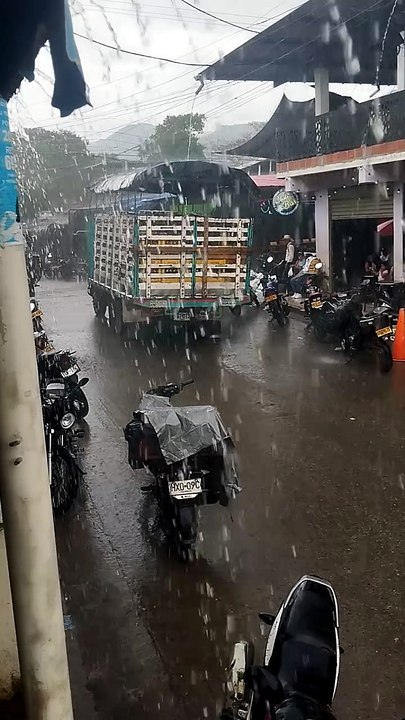 Llueve en Santiago Pérez Tolima