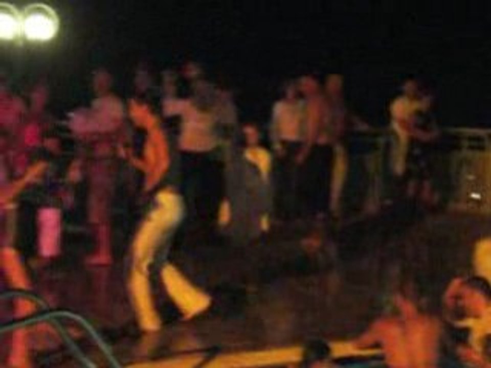 IL DANSE BIEN LE CHEF