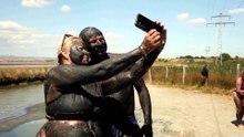 Грязевые ванны и красная вода: озеро Атанасовско в Болгарии