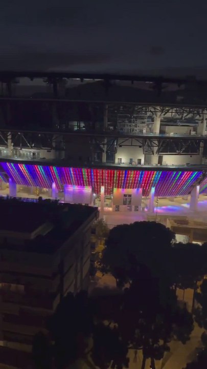 El vídeo de la iluminación del Camp Nou que est...