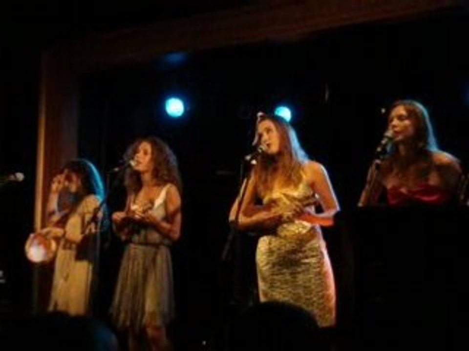 Ukulele Girls - Gangstar Paradise (at the Golden Arrow)