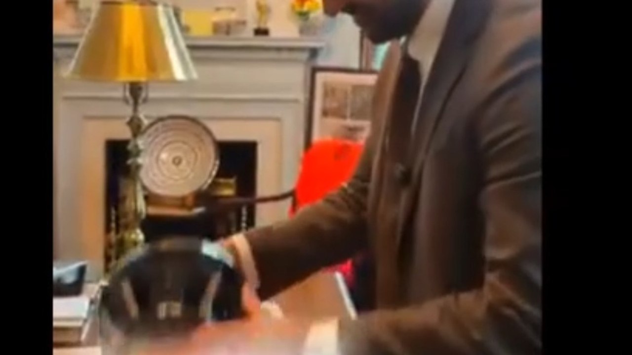 In bici senza casco, 'beccato' il sindaco di New York. Ecco come risponde ai suoi cittadini