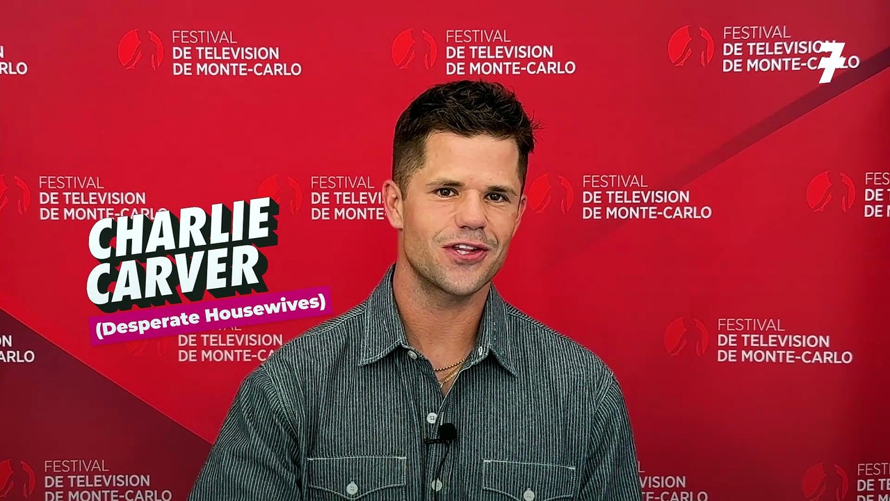Charlie Carver revient sur son expérience dans...