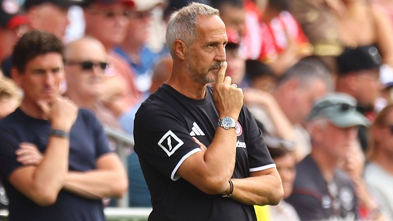 Hütter über die Torwartfrage: 'Der Transfermarkt ist noch offen'