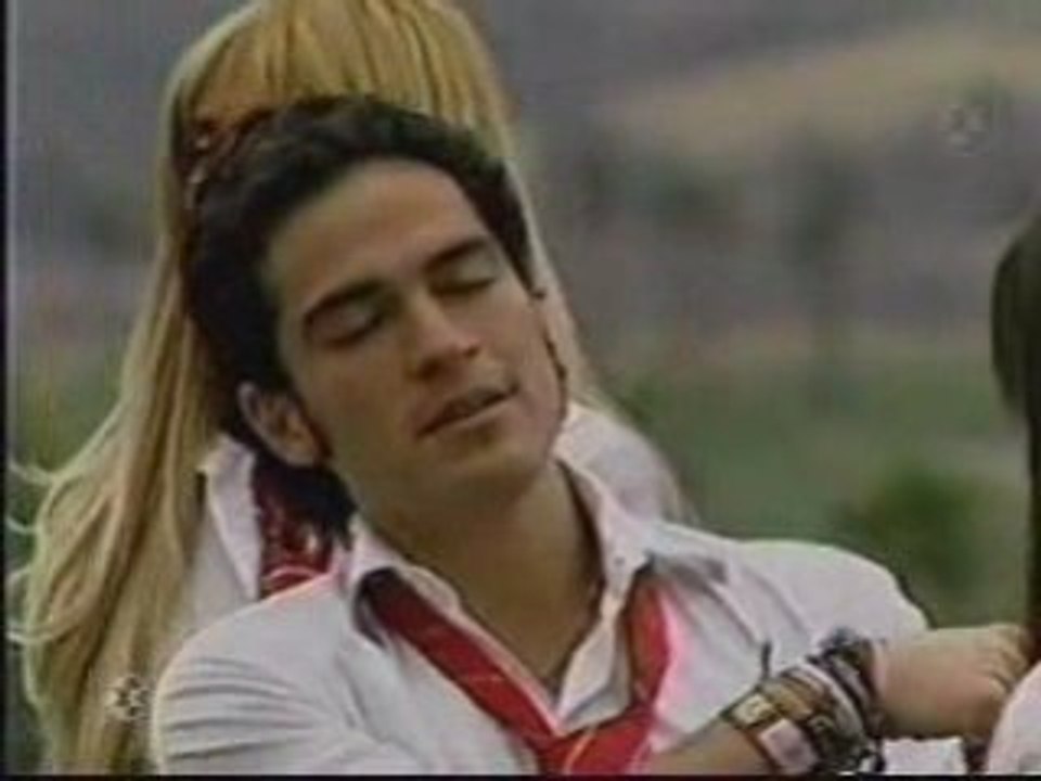 Mia y miguel muy cariñosos y llega sabrina