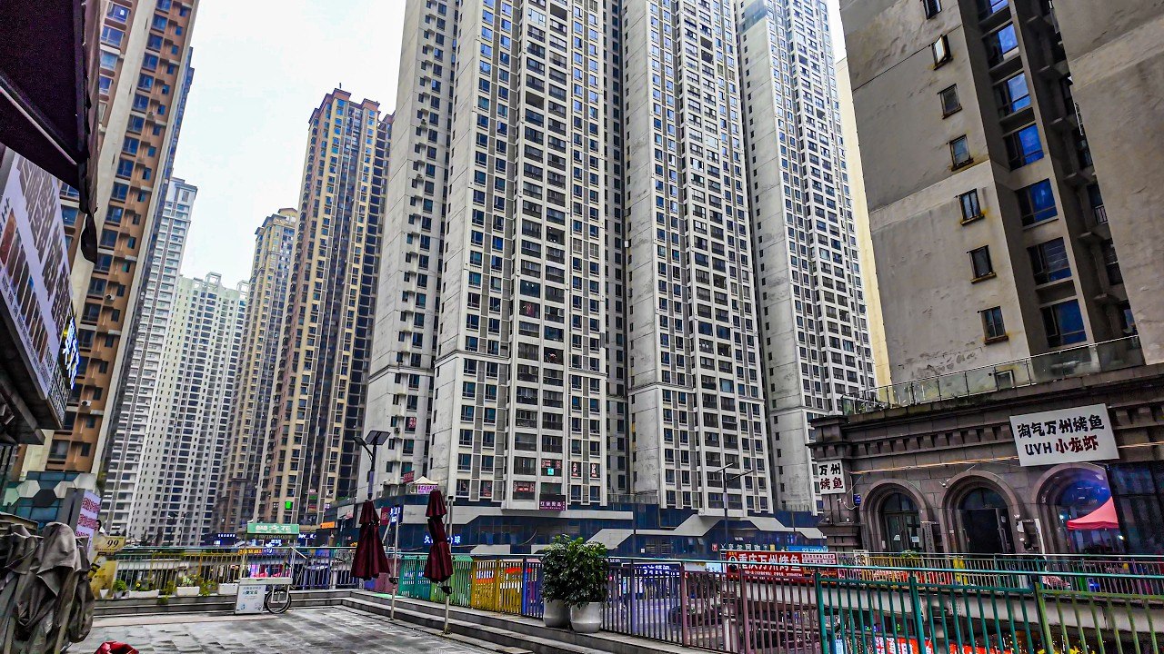Could You Live Here? China’s 500,000-People Concrete Jungle in Guiyang【4K Walk】