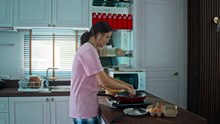 Feel Love (2022) Sub Indo