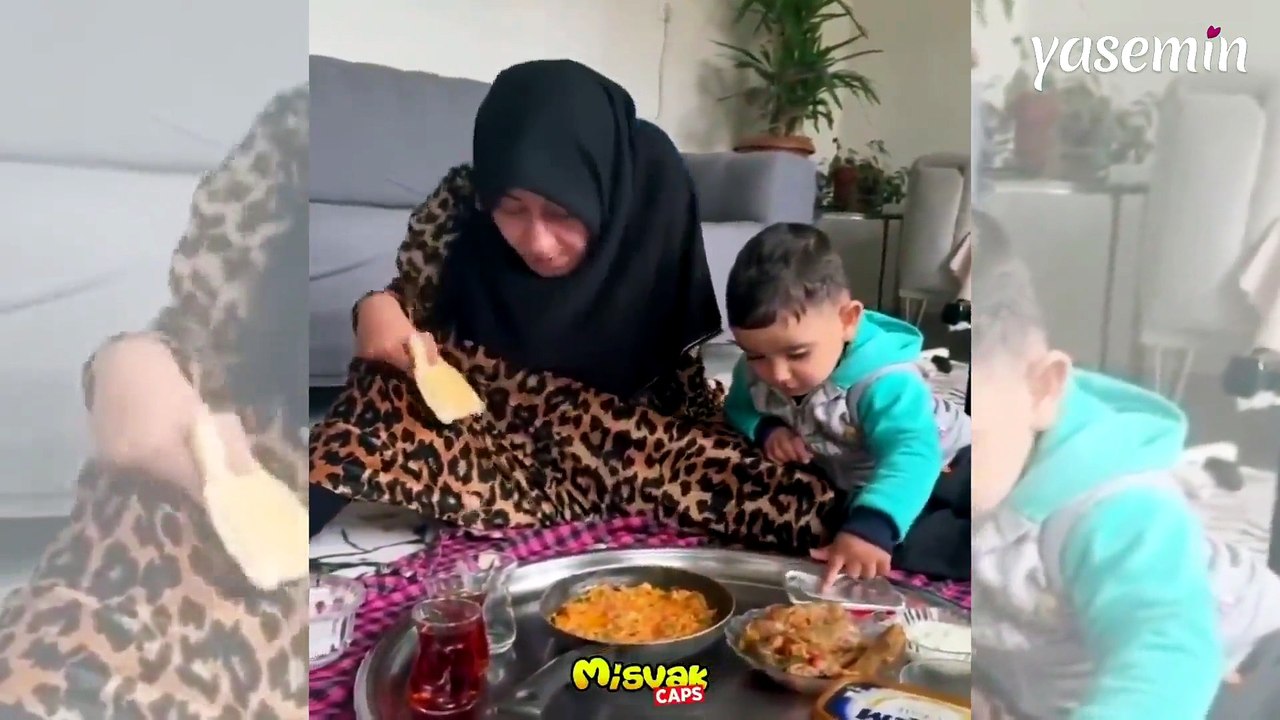 Engelli annenin evladına sevgisi yürekleri ısıt...