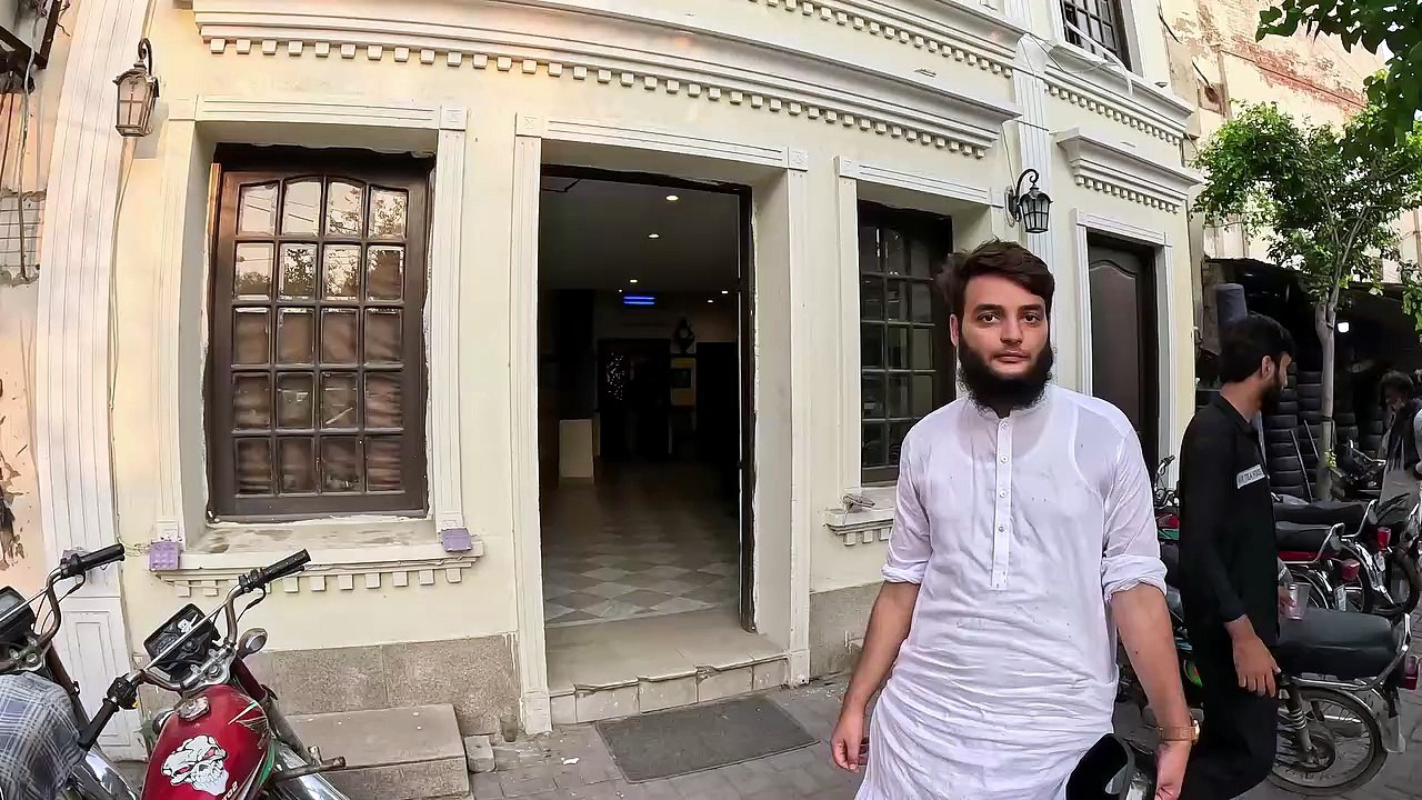 Pak tea House near Anar kali