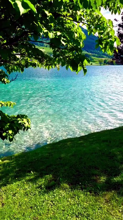 🌊 Crystal Blue Lake 🏔️ | Peaceful Nature Escape