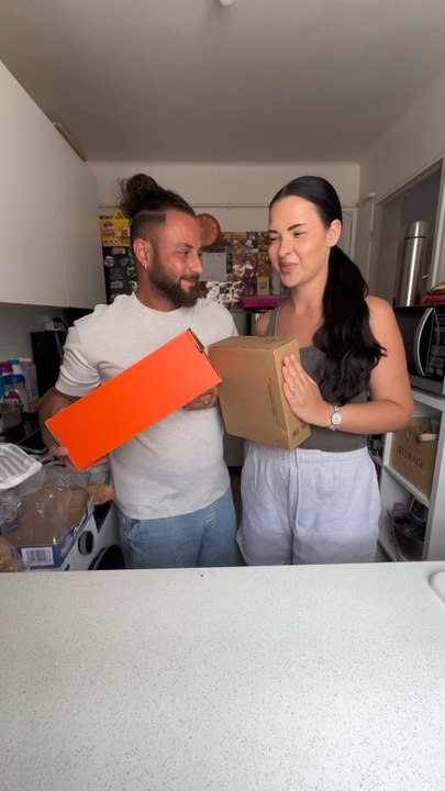 On s’offre nos cadeaux  pour les deux ans de mariage  🥰