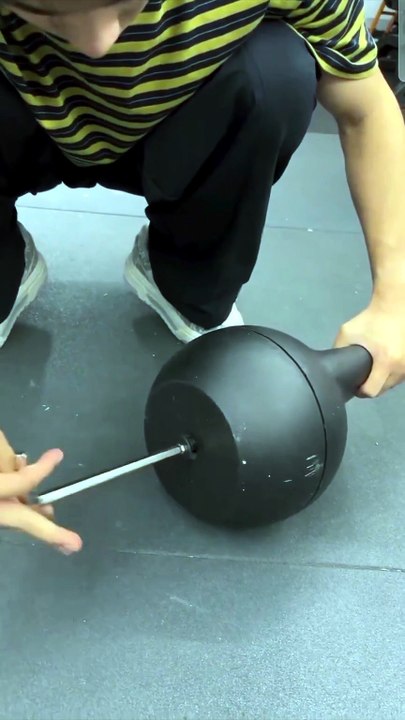 How Adjustable Kettlebells Work | Disassembly &...