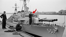 When This "Tiny Ship" Charged the Yamato — Japan's Entire Fleet Retreated