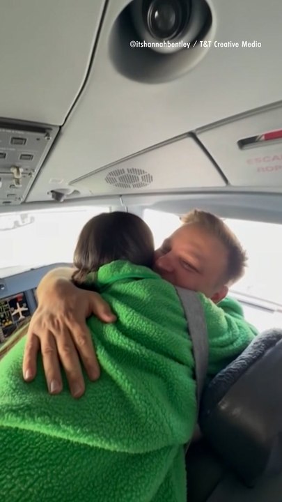 New Pilot's Girlfriend And Mom Surprise Him On First-Ever Commercial Flight
