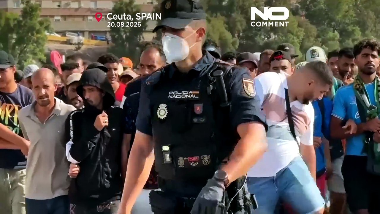 Spanien bringt Hunderte Migranten vom Strand in Ceuta in Notunterkünfte