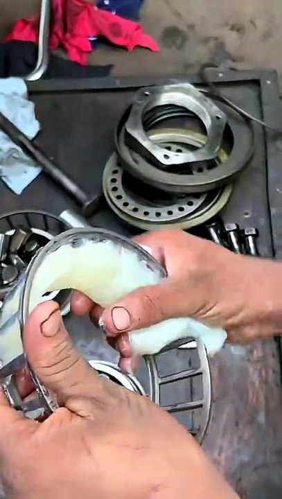 Cara Memberi Grease pada Wheel Bearing yang Benar