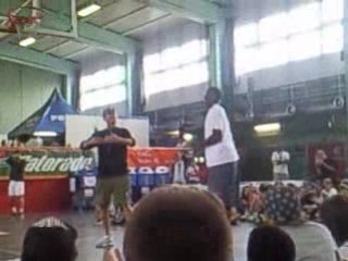 Marvin Williams dunk