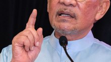 Repairs to Felda managers' homes to begin now, says Anwar