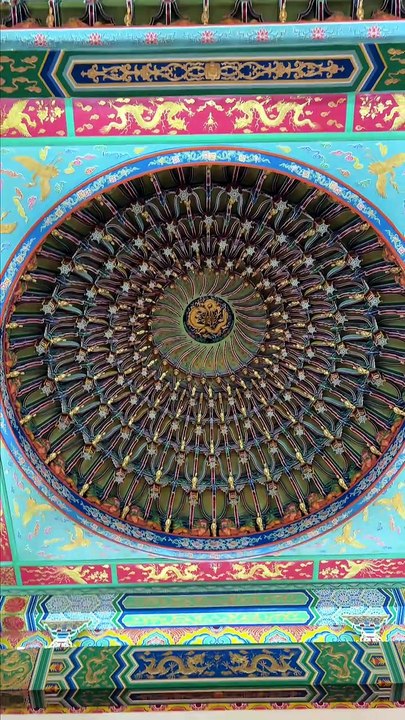 IMMERSION dans cet incroyable temple chinois
