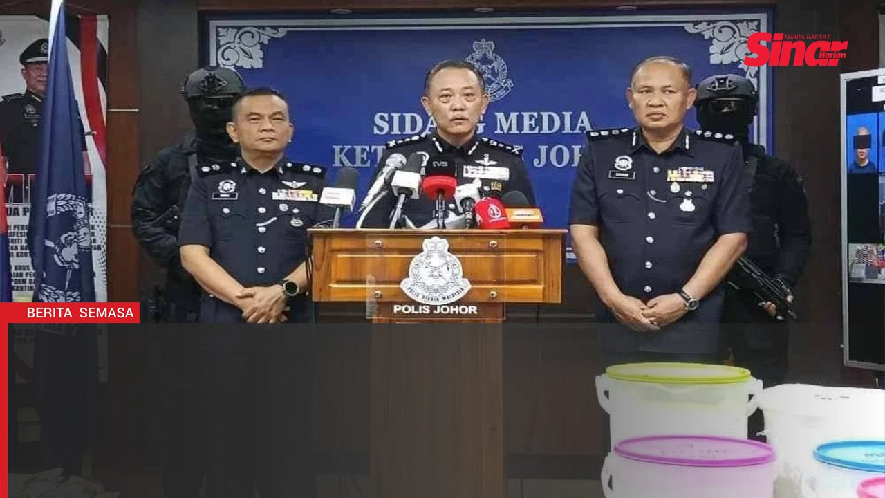 Jalur Gemilang Terbalik: Polis Johor tahan 5 in...
