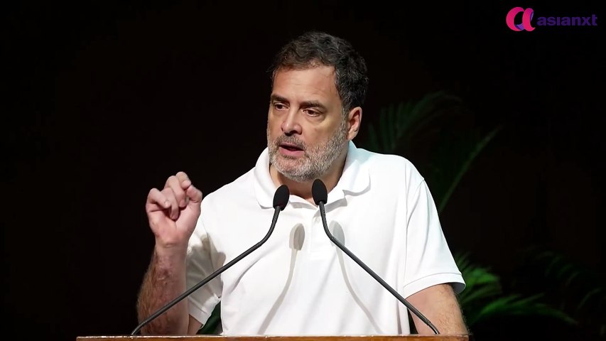 जेब से राहुल गांधी ने मोबाइल निकाला और फिर… पूरा हॉल देखता रह गया! | Swaraj का असली मतलब