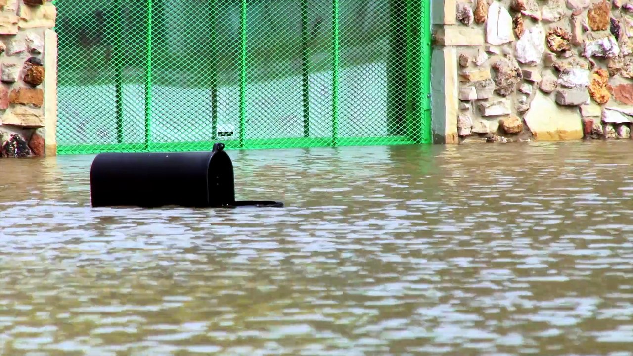 Deadly Disasters S01E07 Floods disasters DD 2