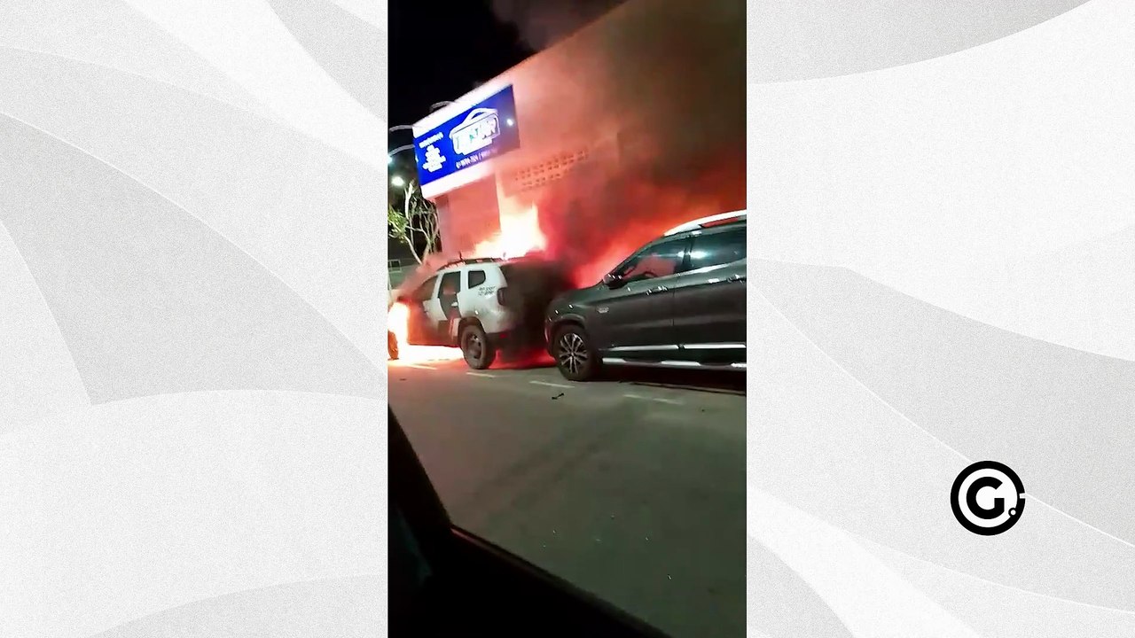 Incêndio atinge viatura perto de batalhão da PM...