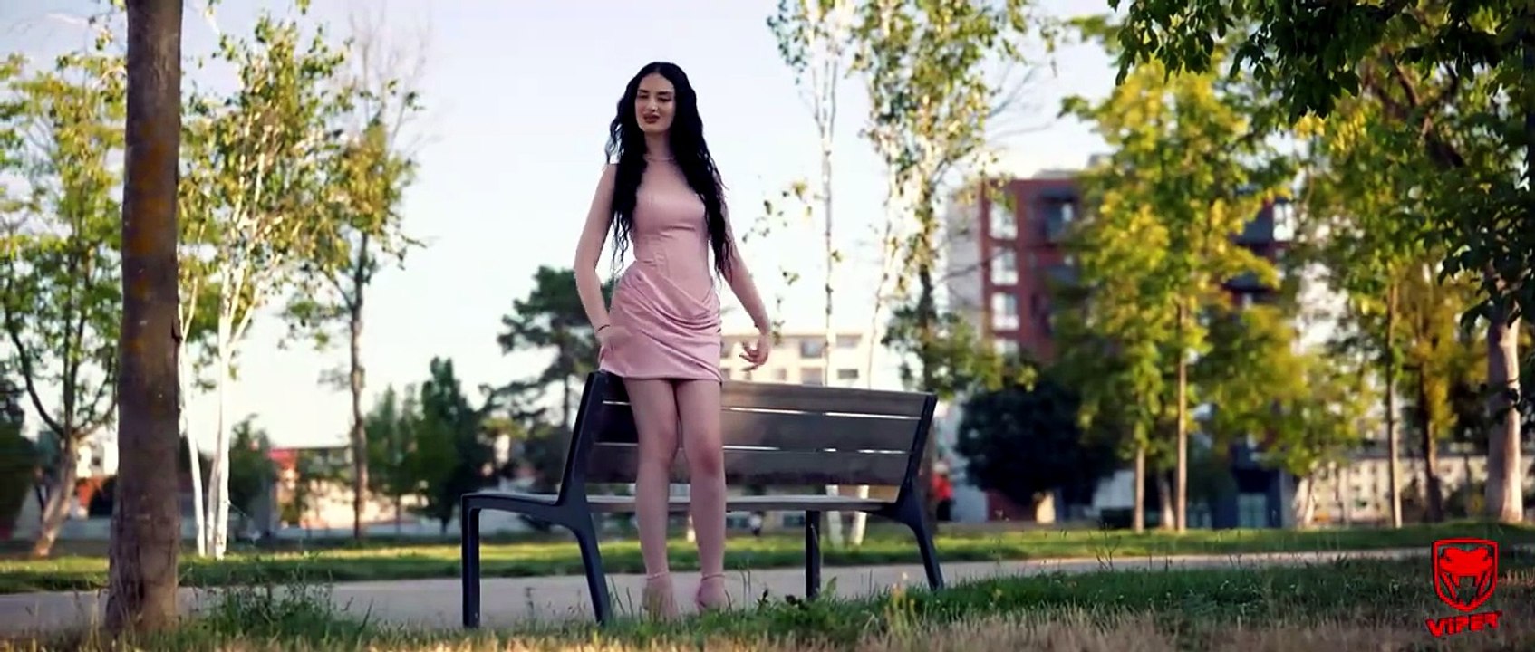 Andreea Bogdan - Prieteni falsi [videoclip ofic...
