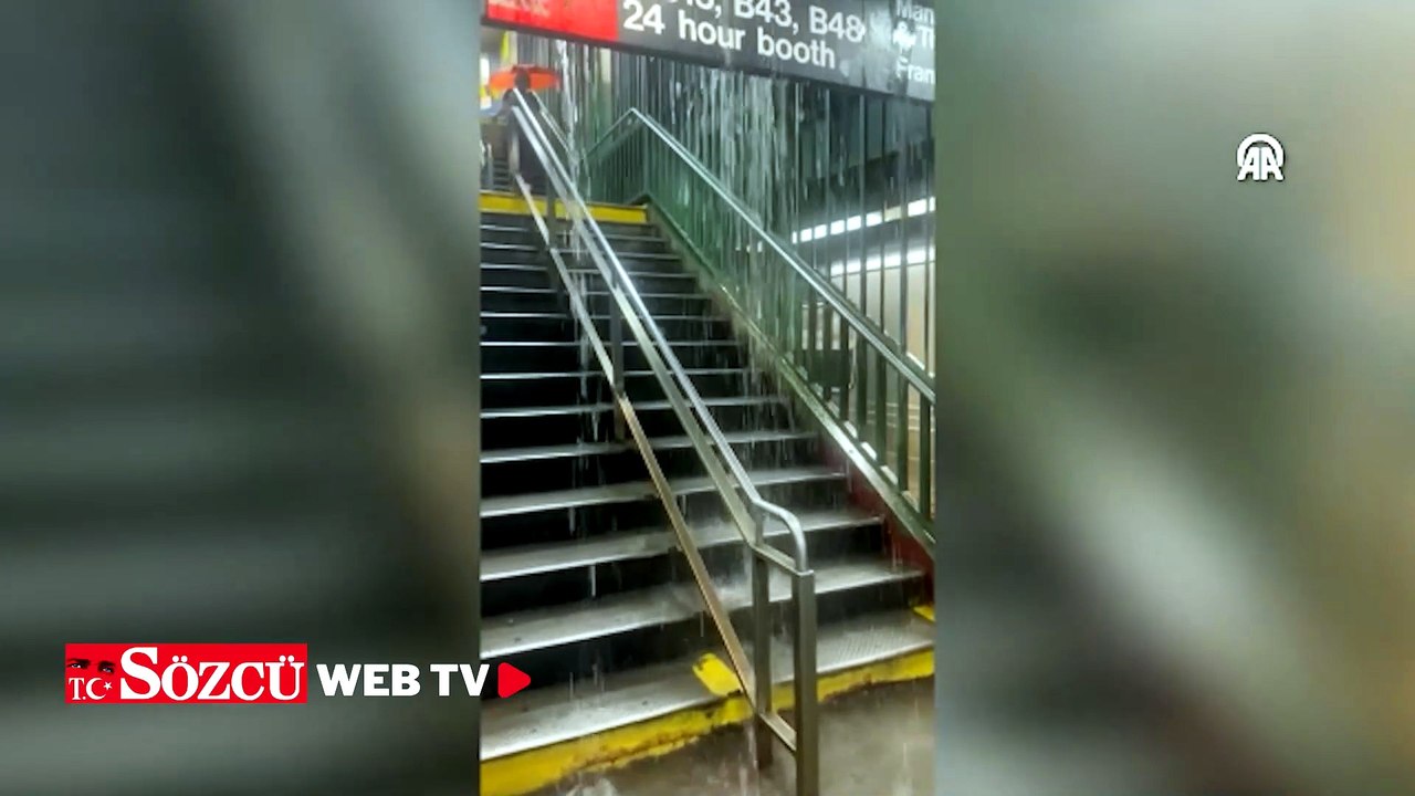 New York’ta şiddetli yağış nedeniyle metro ista...