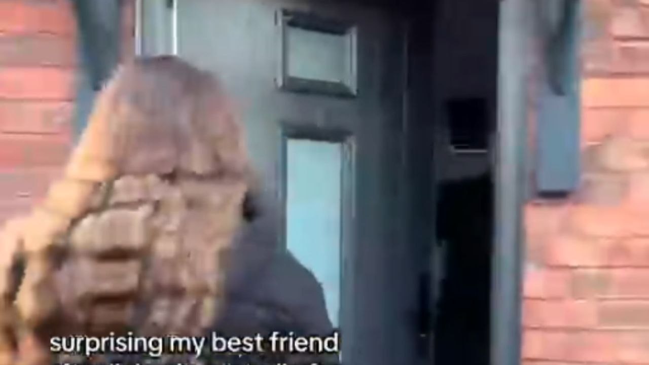 Woman Surprises Best Friend in England After Nine Months in Australia