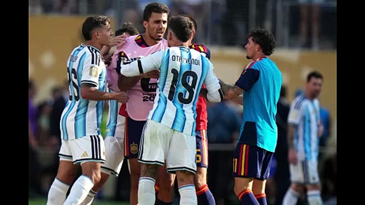 FIFA sperrt Argentiniens Paredes nach Prügelei im WM-Finale für zehn Spiele