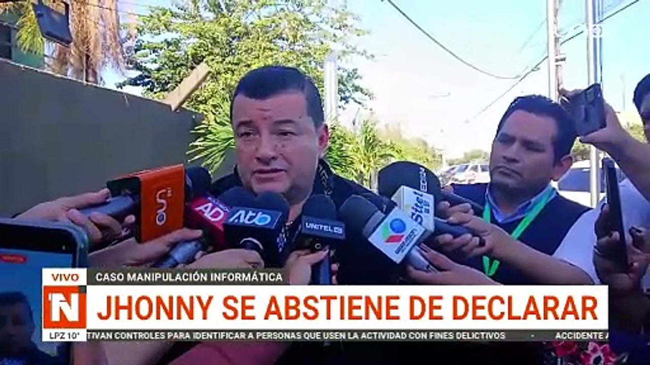 EXALCALDE FERNÁNDEZ SE ABSTIENE DE DECLARAR