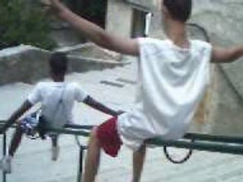 Camille,Nicolas,Youssef et Clément glisse sur lé rampes