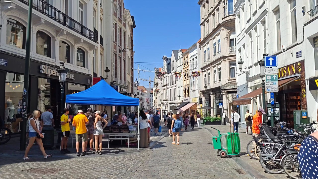 Brussels in Bloom 🌸 A Floral Walk, Hidden Corners & Delicious Stops 🇧🇪✨