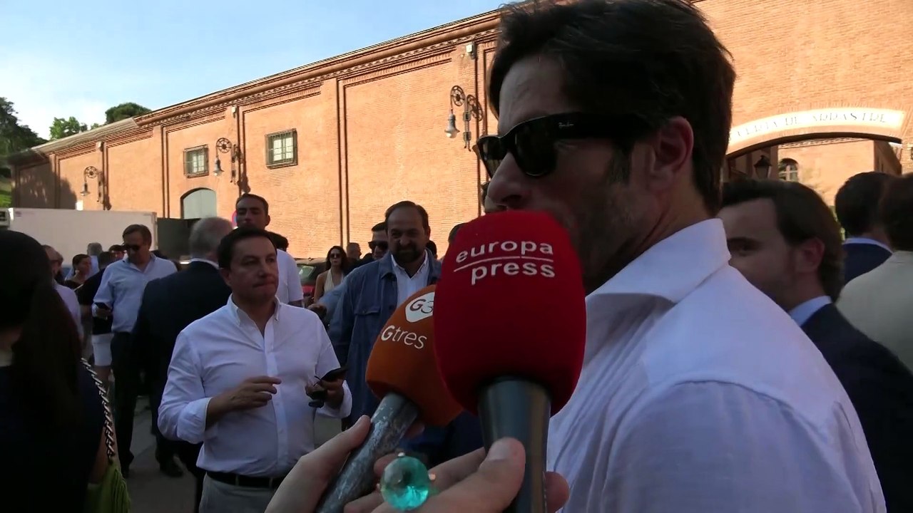 José Antonio Canales Rivera, muy cómplice con una amiga tras una cena en buena compañía