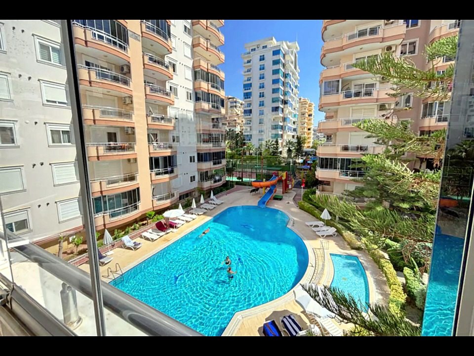 Moderne möblierte 2+1-Wohnung nahe dem Strand in Mahmutlar, Alanya