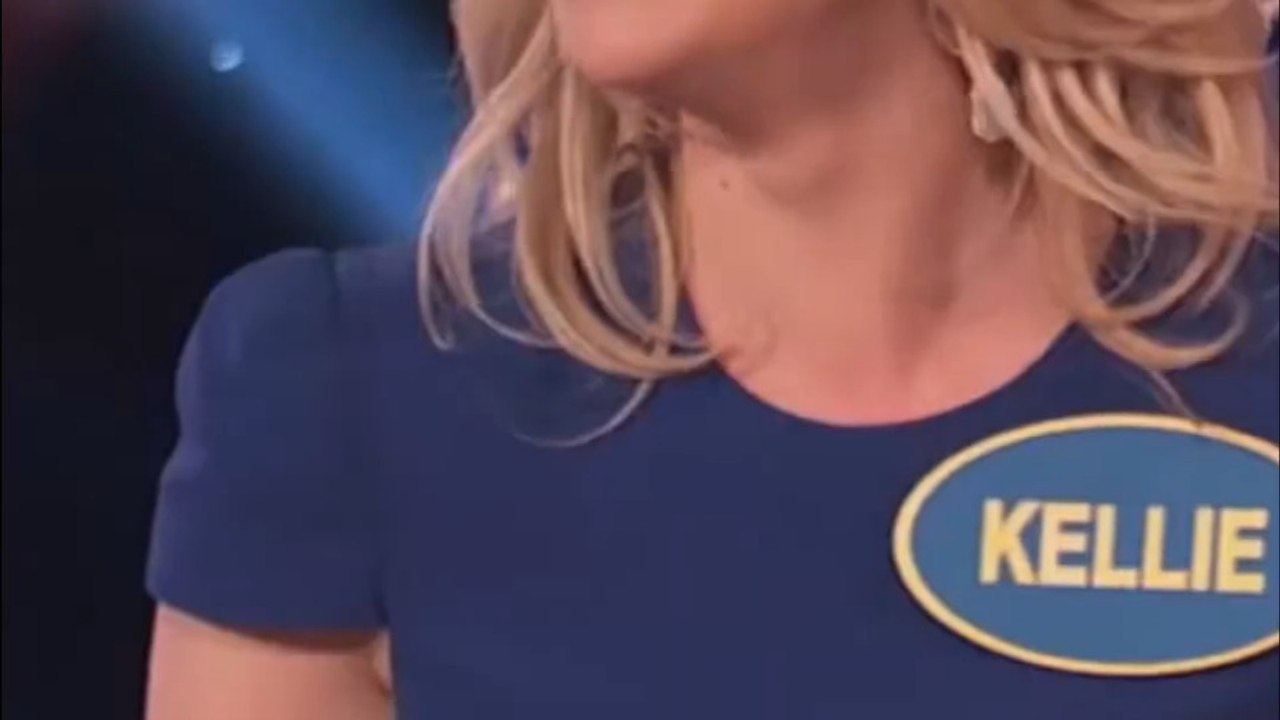 Kellie Pickler Can’t Even Find the Buzzer on Celebrity Family Feud