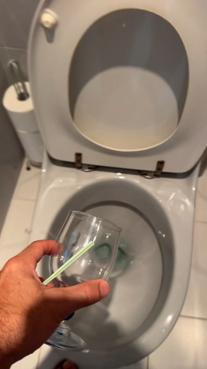 TROUVE LA BOISSON ( y’a un piège 🚽 )