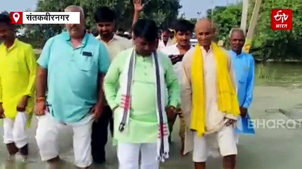 यूपी में बाढ़ से मुसीबत: बलिया-संत कबीर नगर में...