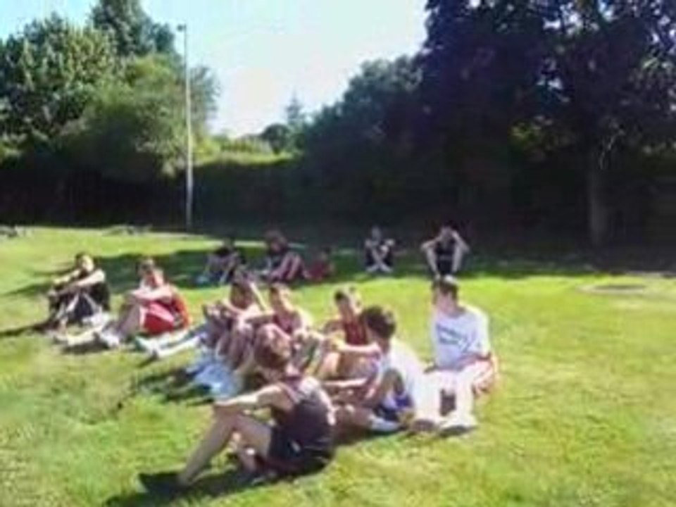 UN PEU DE REPOS APRES UN MATCH DE BASKET