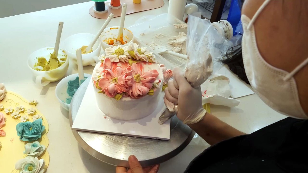 Bean Paste Flower Piping! How to decorate Korea...