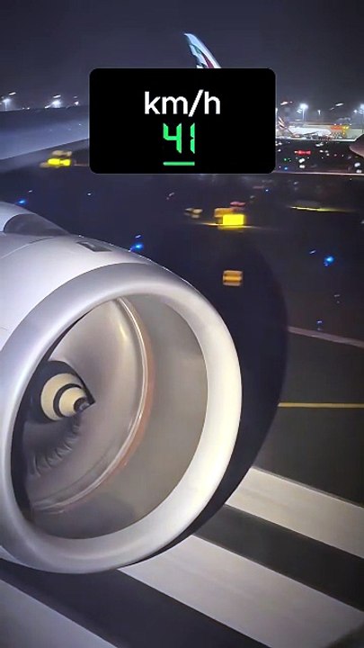 Emirates Airbus A350 Takeoff from 0 to 284 in 3...