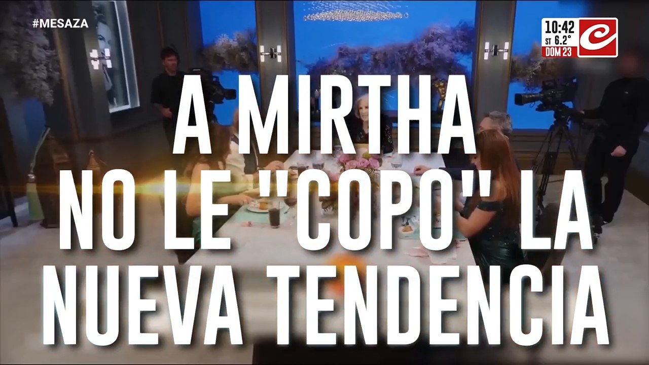 ¡Momento bizarro en la mesaza! Beto Casella des...