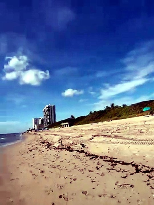 Aeronave amara de emergência em plena praia na...