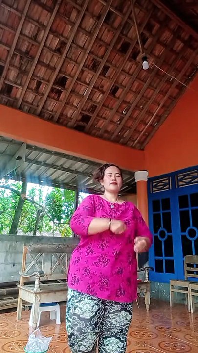 Club Emak Emak happy