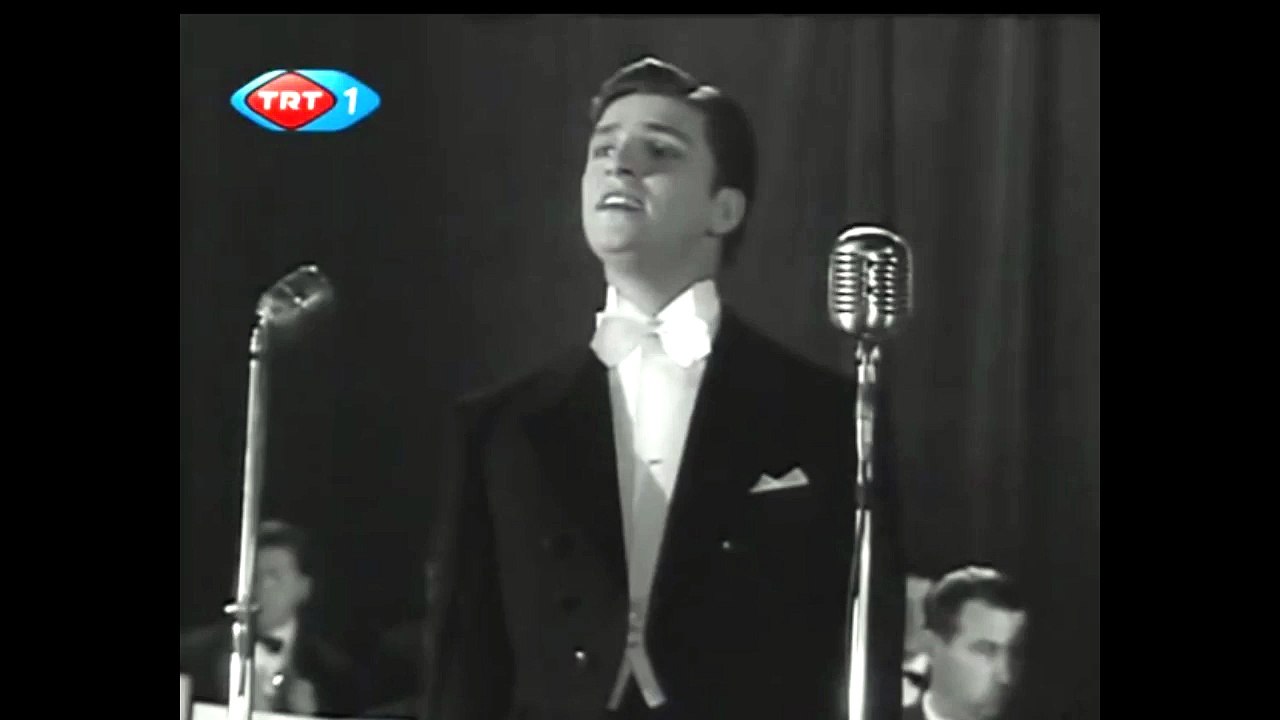 Zeki Müren - Bana Bir Aşk Masalından